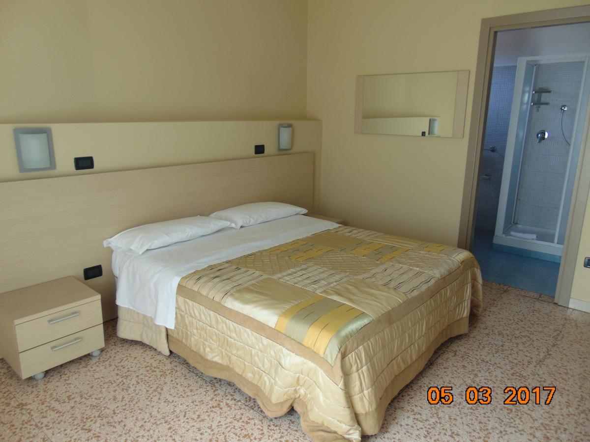 Hotel Mazzocchetti Чита' Сант'Анджело Екстериор снимка