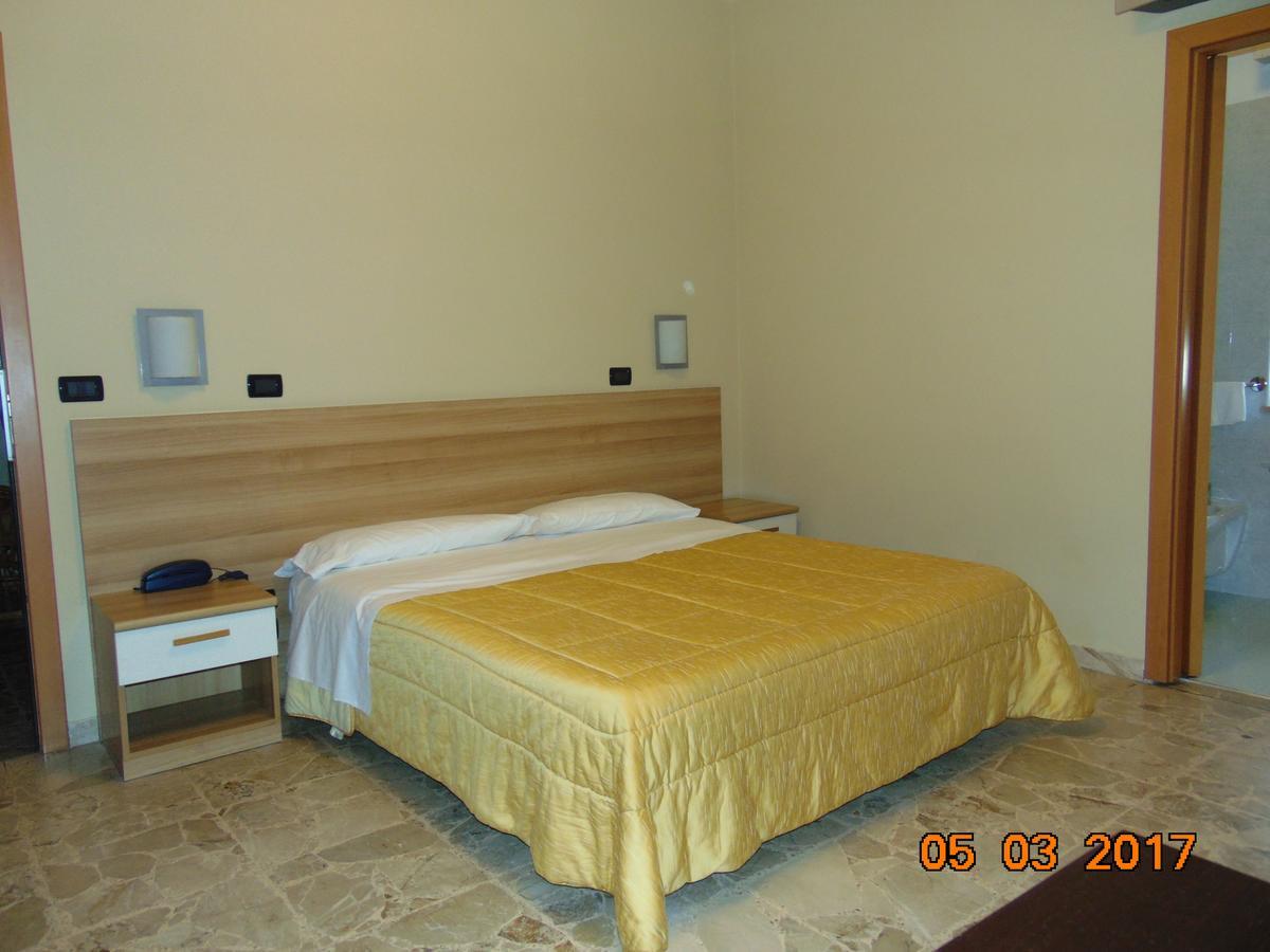 Hotel Mazzocchetti Чита' Сант'Анджело Екстериор снимка