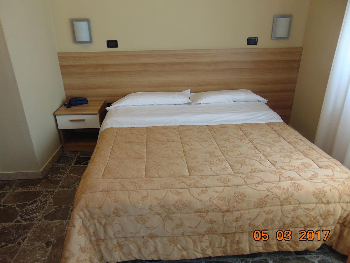 Hotel Mazzocchetti Чита' Сант'Анджело Екстериор снимка