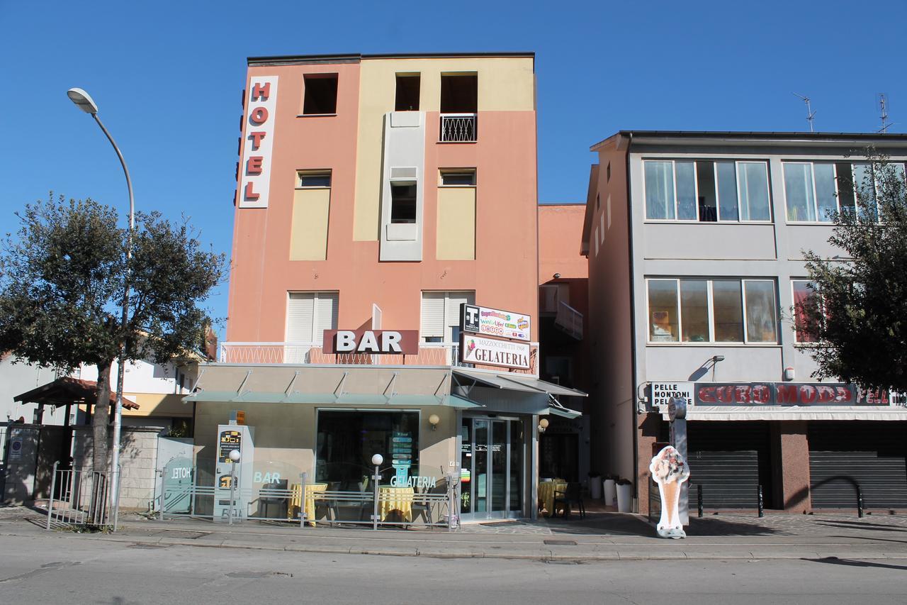 Hotel Mazzocchetti Чита' Сант'Анджело Екстериор снимка